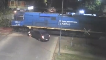 Un tren de carga embistió a un auto en Córdoba