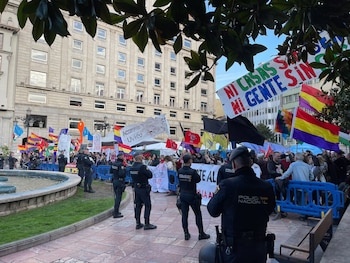 23/10/2026 Manifestantes en la plaza de La Escandalera esta tarde.
SOCIEDAD
EUROPA PRESS ASTURIAS