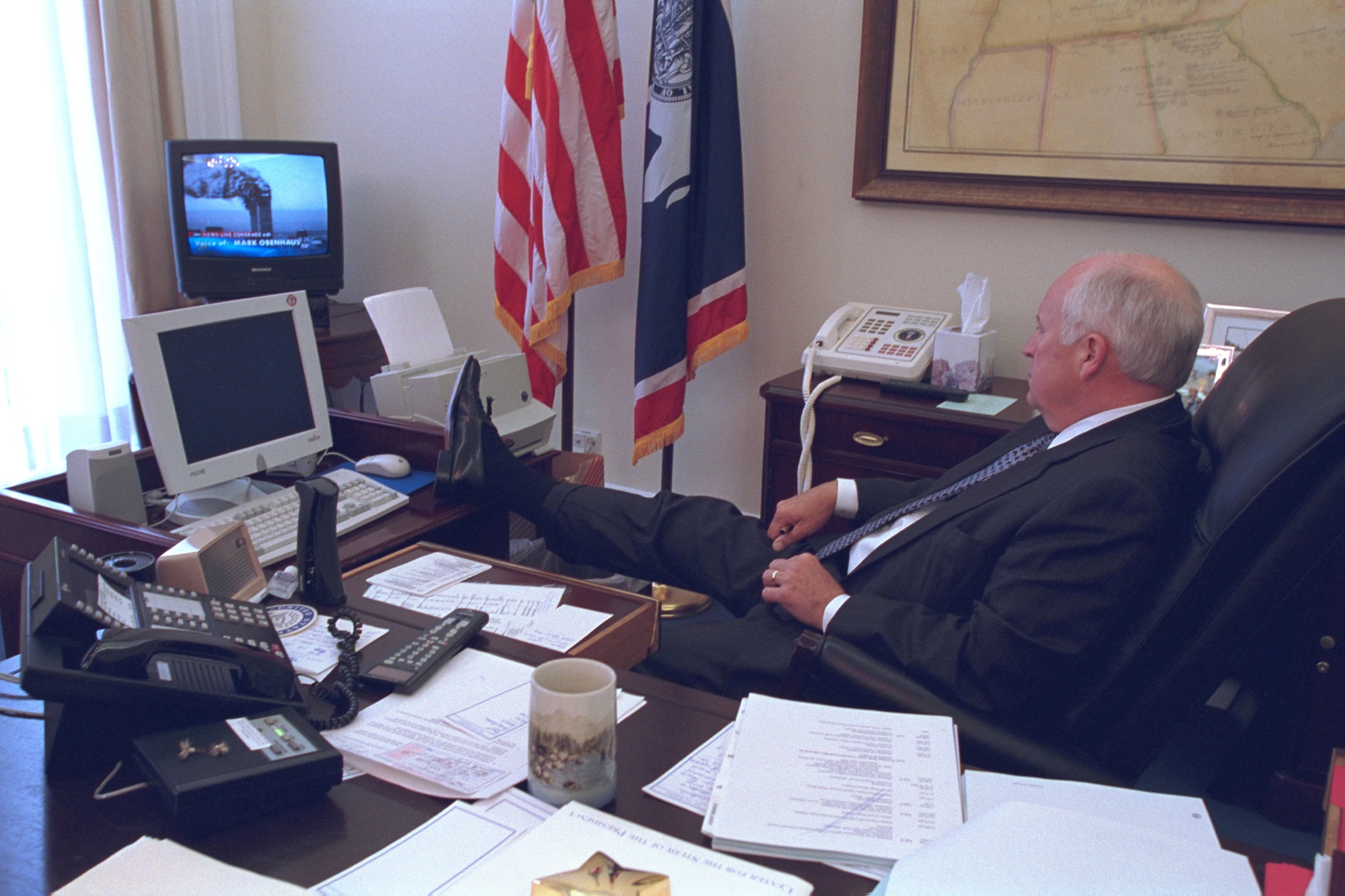 Cheney fue trasladado al búnker subterráneo de la Casa Blanca, conocido como PEOC (Presidential Emergency Operations Center), una instalación diseñada para garantizar la supervivencia del Gobierno en caso de ataque nuclear (U.S. National Archives/Handout via Reuters /File Photo)