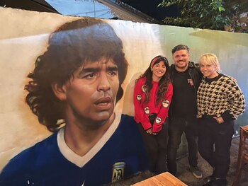 Maxi posa con Claudia Villafañe