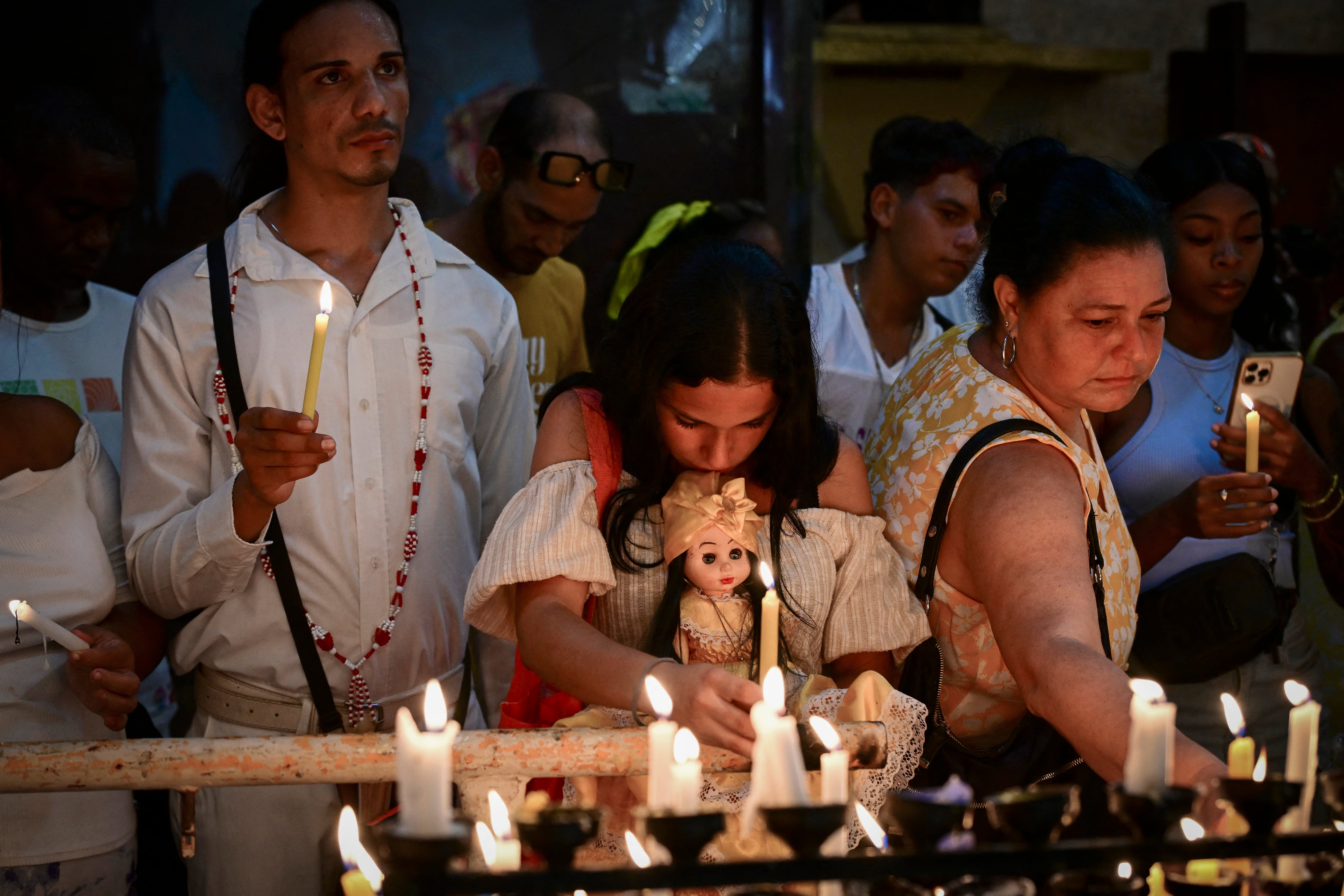 Su imagen apareció flotando en la bahía de Nipe a principios del siglo XVII (entre 1612 y 1616) hallada por tres pescadores. (Infobae Cuba/YAMIL LAGE / AFP)