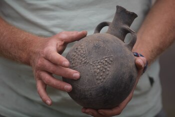 Además de los fardos funerarios,