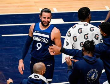 Ricky Rubio (i), base español