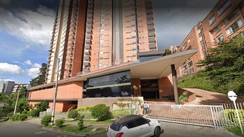 Edificio en el que encontraron el cuerpo de un hombre