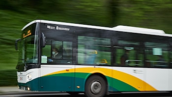 Un autobús urbano atropella a una mujer de 46 años en Pamplona