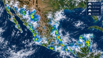 Mapa satelital de México con cobertura nubosa y manchas de colores, acompañado de una leyenda de lluvia de 0,1 a 75 milímetros