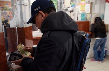 El economista advirtió sobre posibles efectos de nuevas restricciones al envío de dinero. (Foto: Archivo/ EFE)