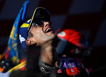 Jorge Martín celebrando en Barcelona.