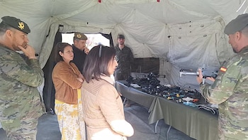 Robles destaca en Asturias el carácter pionero del Ejército español en sistemas de drones