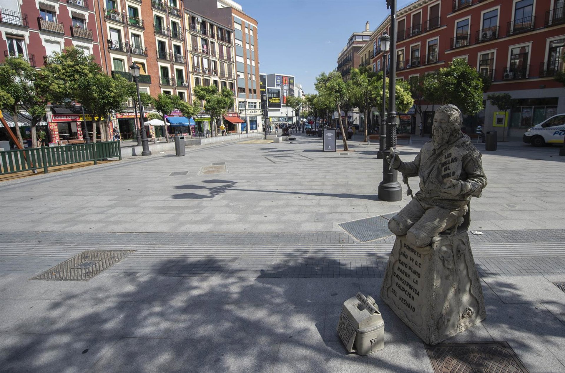 Una estatua viviente en el barrio de Lavapiés. (Alberto Ortega/Europa Press)