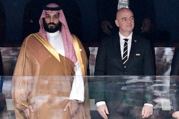 ARCHIVO - Foto del 14 de junio del 2018, el Príncipe de Arabia Saudí Mohamed bin Salmán y el presidente de la FIFA Gianni Infantino en el encuentro de la Copa Mundial entre Rusia y Arabia Saudí. (Alexei Nikolsky, Sputnik, Kremlin Pool Photo via AP, Archivo)