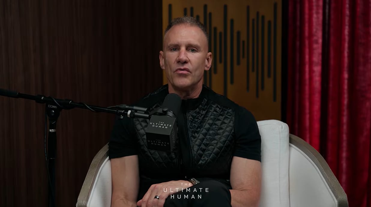 El estilo de vida sedentario representa la causa principal de mortalidad por todas las causas, según Gary Brecka (Captura de video de Ultimate Human Podcast with Gary Brecka)