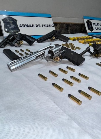Parte del arsenal secuestrado