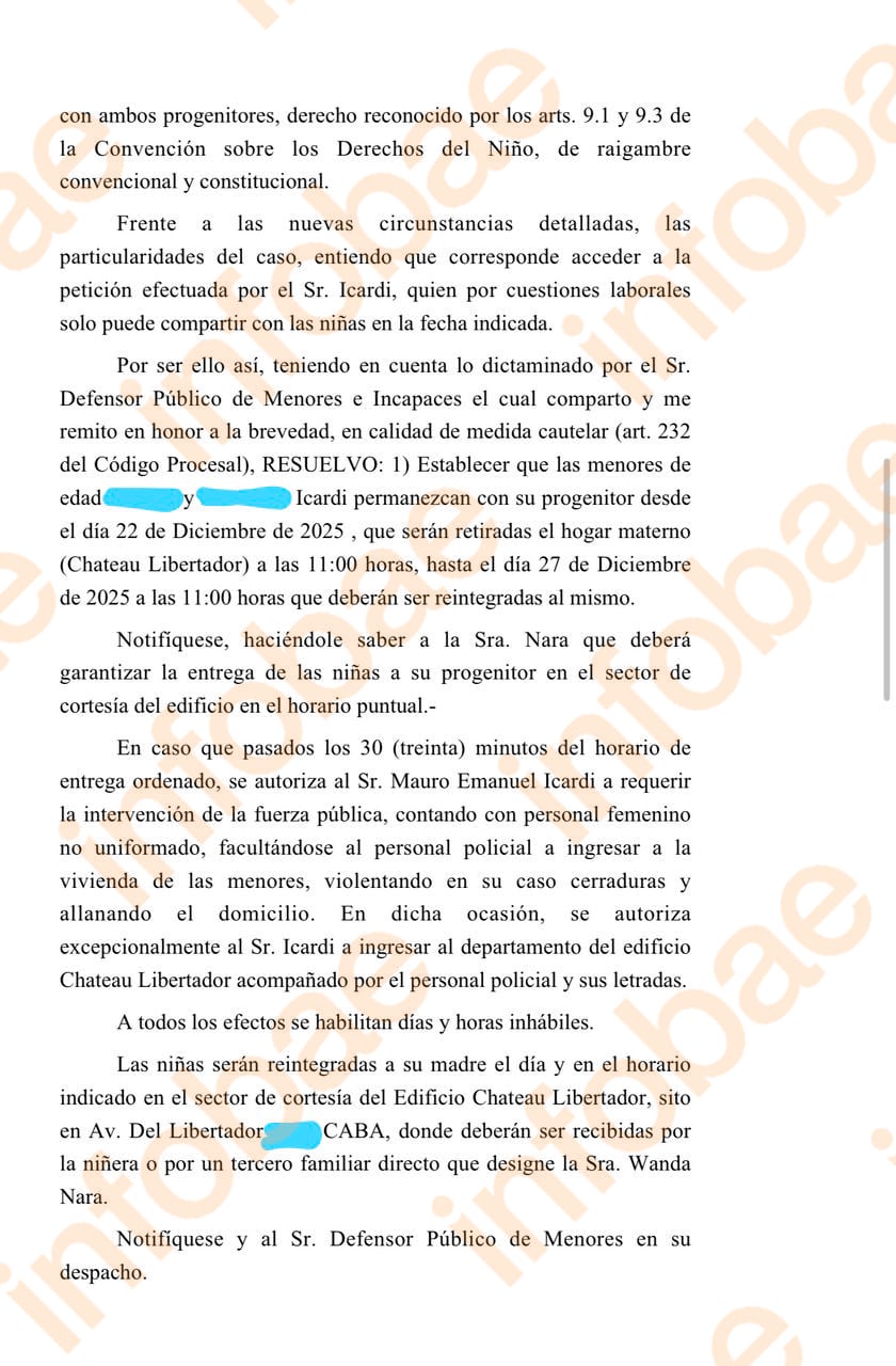 La decisión judicial advierte las consecuencias de no permitir la reunión entre el padre y sus hijas por parte de la conductora