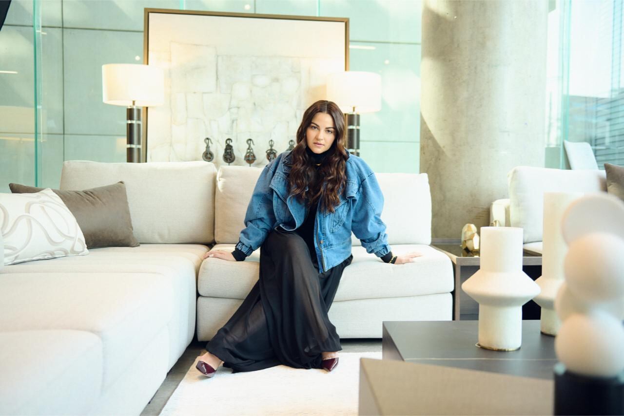 La cantante y actriz explicó cómo decidió convertir las críticas digitales en una conversación sobre las presiones hacia las mujeres. (Instagram / @maiteperroni)