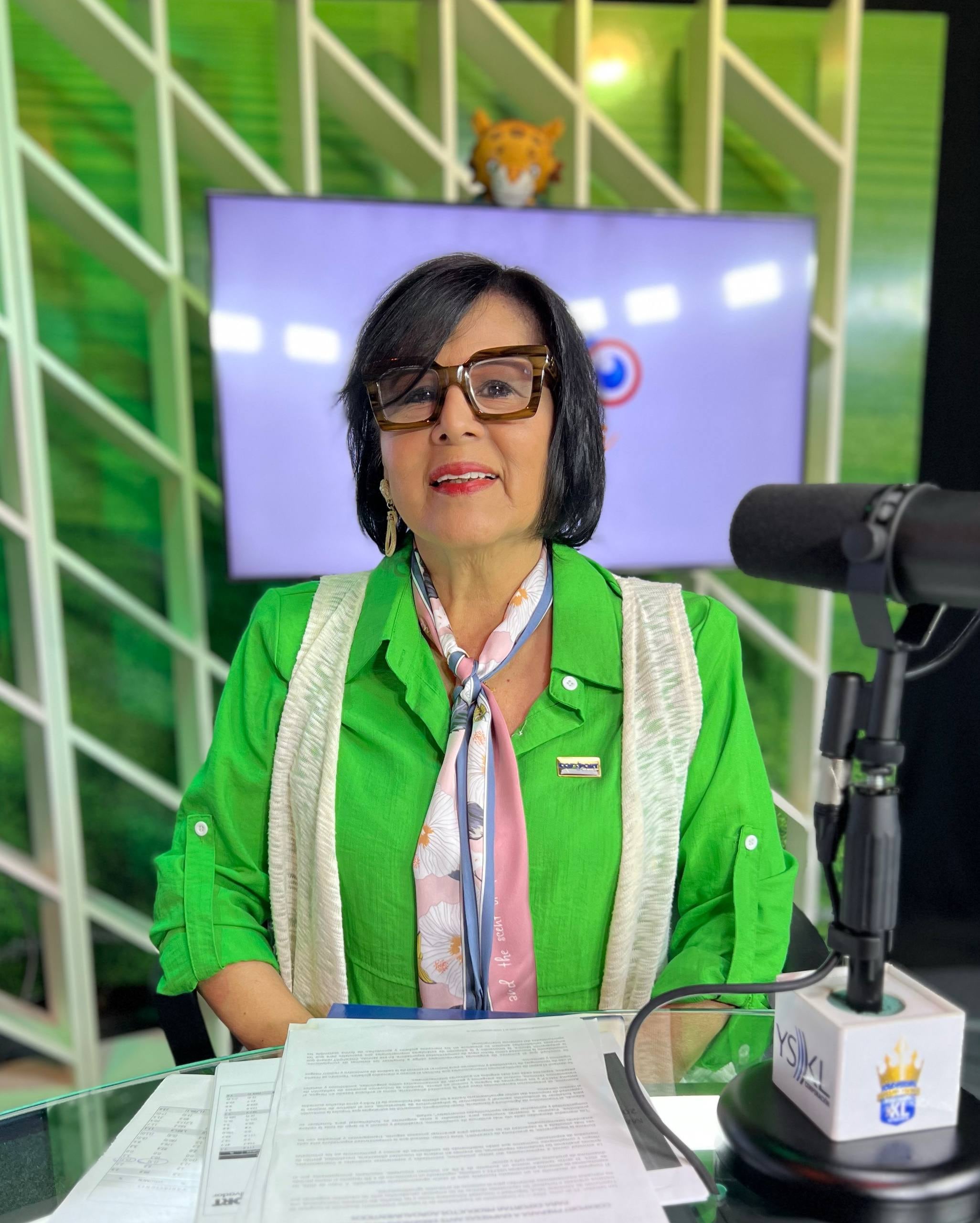 La presidenta de COEXPORT, Silvia Cuéllar, expuso los avances y retos del sector exportador en el programa de entrevista radial (Cortesía: YSKL).