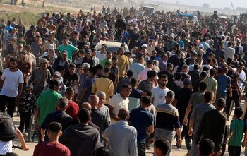 Palestinos en busca de ayuda