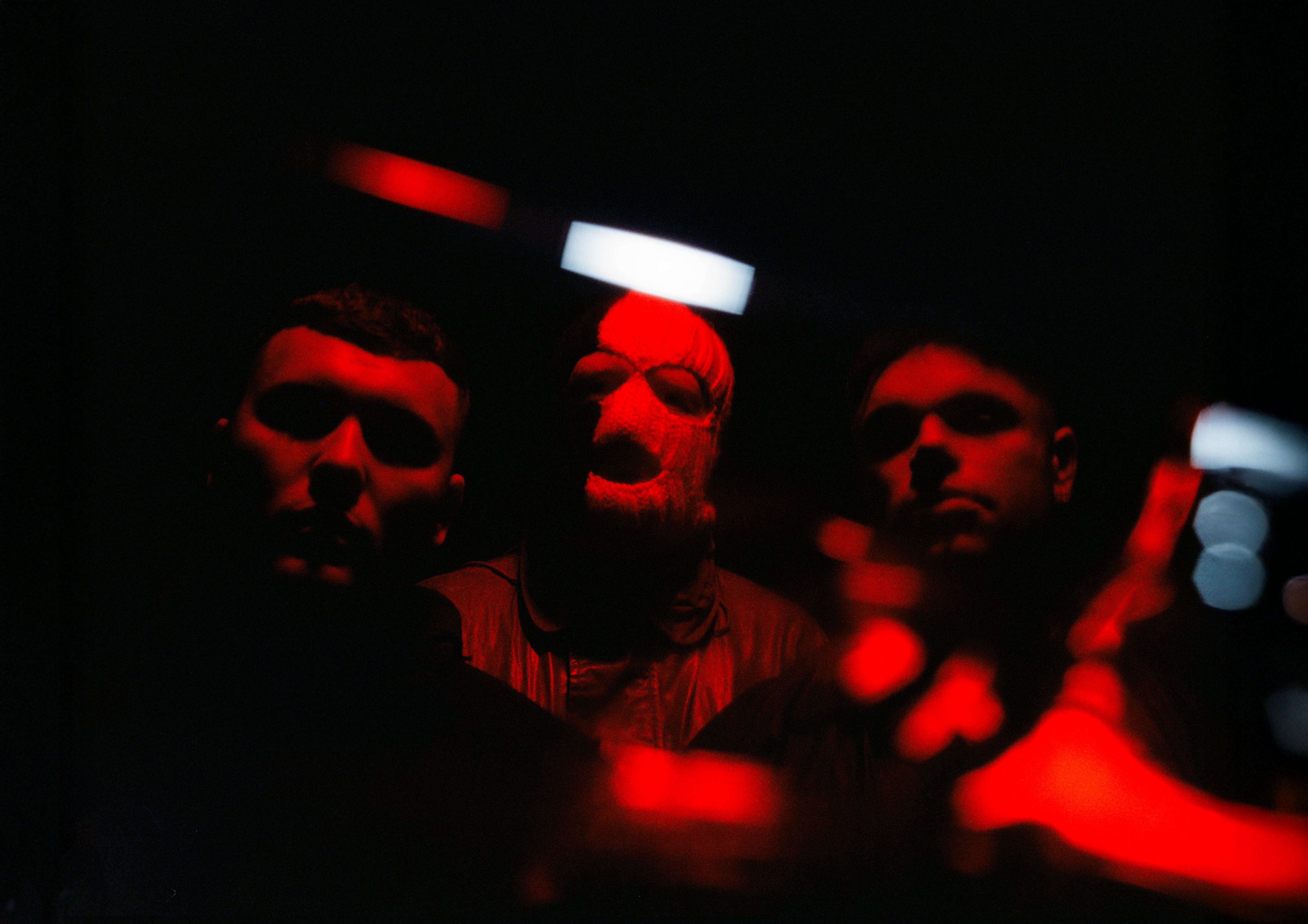 Kneecap, el trío que desafió la censura, anunció concierto en Colombia: fecha, lugar y precios