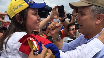 Desde Oslo, Iván Duque apoyó