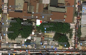 La plaza se encuentra rodeada