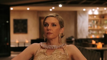 La protagonista se mantiene aislada,