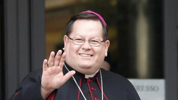 El cardenal de Quebec niega