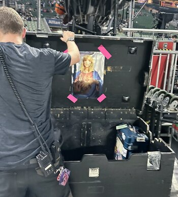 (X/@TheSwiftSociety)