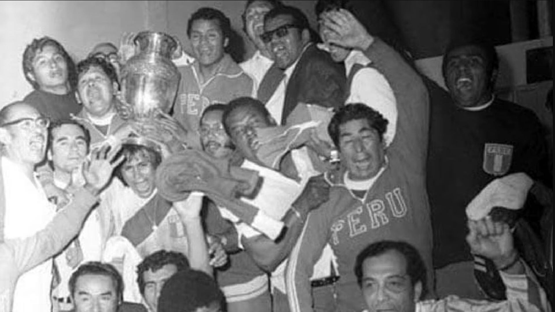 Hugo Sotil desafió a su club y voló a Caracas para jugar la final de la Copa América 1975. Su gol decisivo dio a Perú la gloria y lo inmortalizó como héroe nacional. (El Peruano)