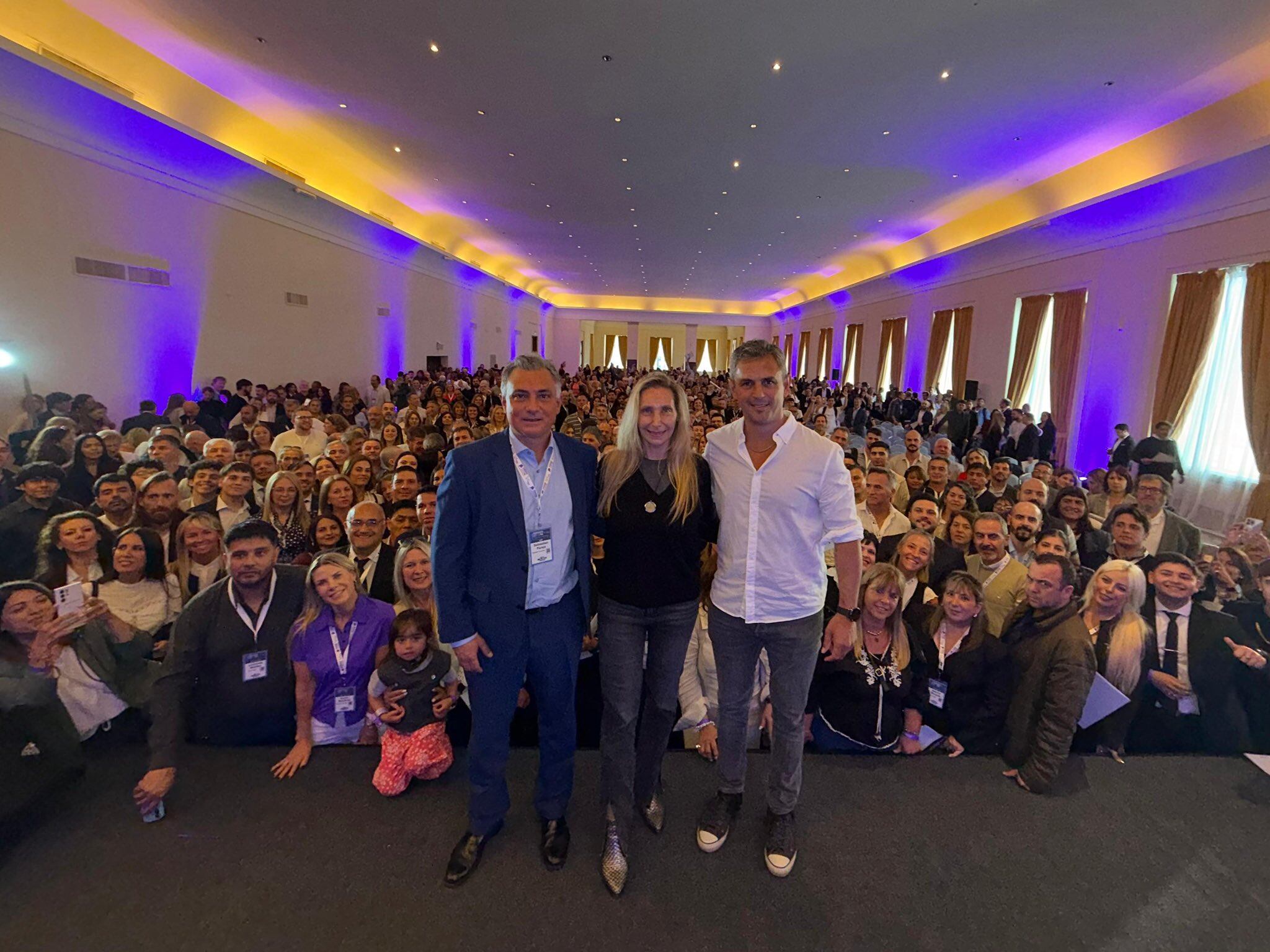 Karina Milei junto a Martín Menem y Sebastián Pareja