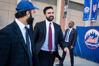 La afición de los Mets debate la influencia de la superstición y responsabiliza al alcalde Mamdani por la mala racha del equipo (Angelina Katsanis/Associated Press)
