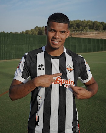Matías Orozco, canterano del Cali, fue fichado pro el Brighton de Inglaterra, y llegó cedido a la segunda división del fútbol español-crédito @CDCastellon/X