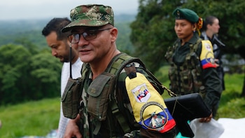 Alerta por plan de las disidencias de Iván Mordisco para reclutar menores y entrenarlos en ataques con drones