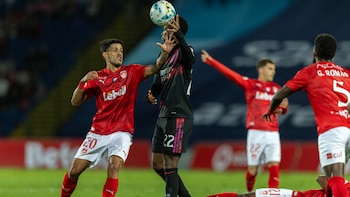 Benfica le pidió a la Federación Portuguesa de Fútbol investigar al árbitro que expulsó al colombiano Jhon Jáder Durán en la victoria ante Santa Clara por la Liga