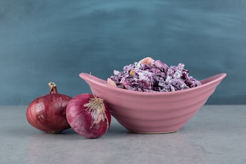 Receta de 'cipolle tonnate', un aperitivo italiano ideal para el verano (Magnific)