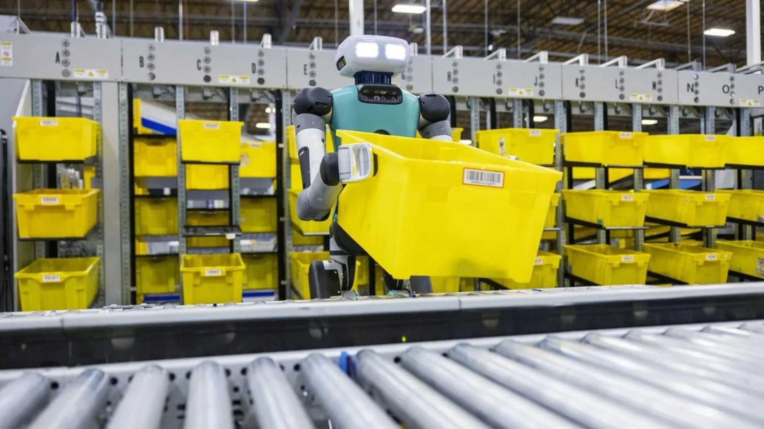 Amazon opera más de un millón de robots en sus depósitos y construye nuevas plantas en Texas e Indiana para fabricar más unidades. (Amazon)