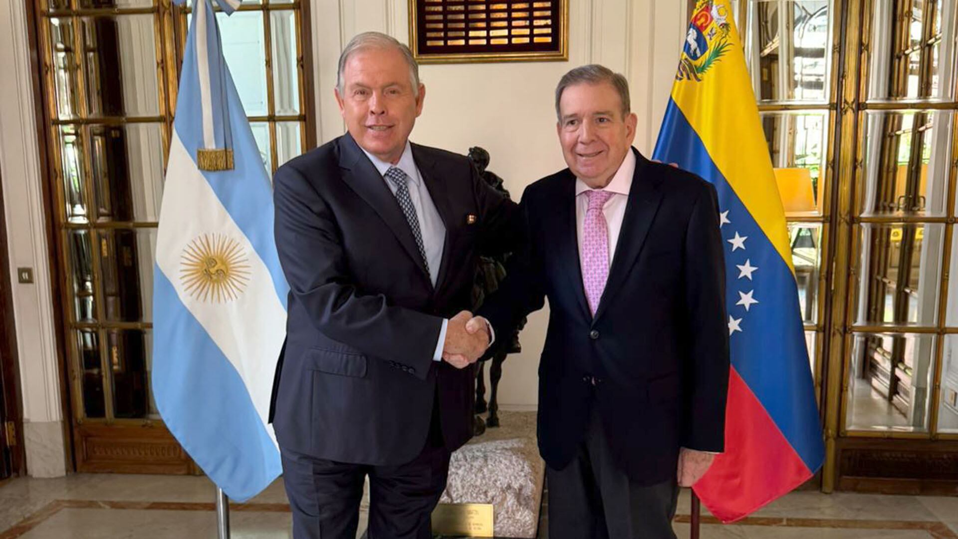Gerardo Werthein y Edmundo González Urrutia en Madrid, España. (@Cancilleria_Ar)