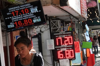 El dólar estadounidense empezó la