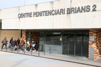 Dani Alves sale de la