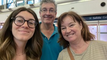 Sofía Otaola junto a su