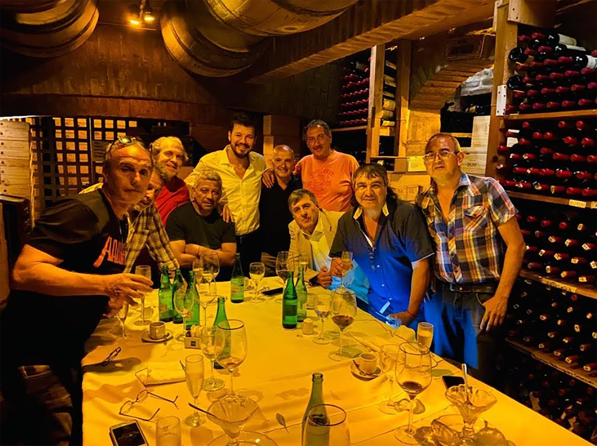 Tinelli, en una reunión con sus compañros de la categoría 60 de San Telmo. El conductor volverá al periodismo deportivo en Infobae: cubrirá el Mundial 2026