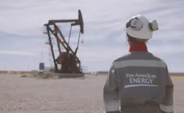 El gobernador Ignacio Torres presentó una “mini Vaca Muerta en Chubut” tras un convenio con Pan American Energy