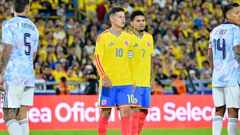 Antonella Petro pidió a James Rodríguez un gesto durante la entrega de la bandera a la selección Colombia, pero el capitán no lo atendió