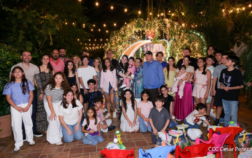 En la tradicional foto que se toman los Ortega Murillo cada 7 de diciembre, esta vez no estuvo Juan Carlos Ortega y su esposa, Xiomara Blandino (Foto 19 Digital)