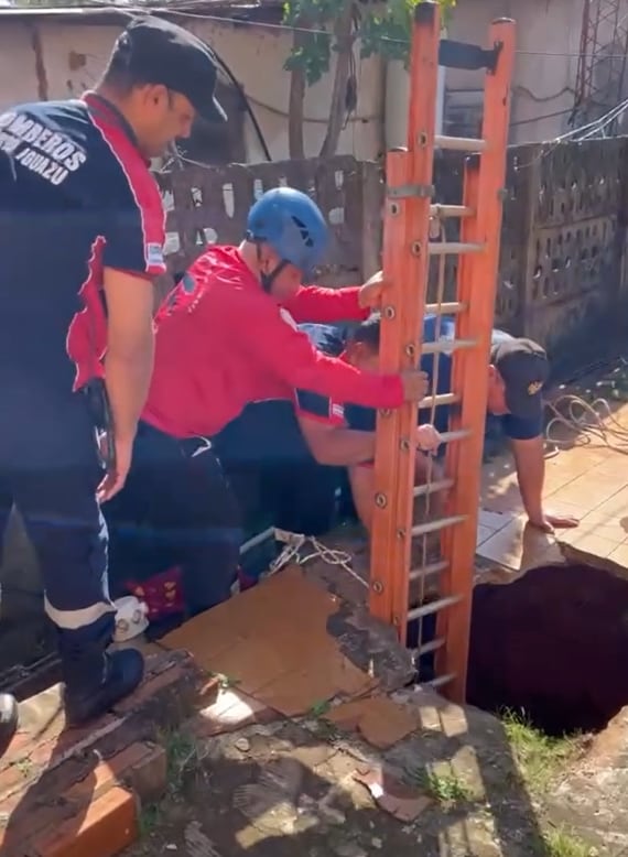 El operativo de rescate se llevó a cabo cerca del mediodía (Bomberos Puerto Iguazú)