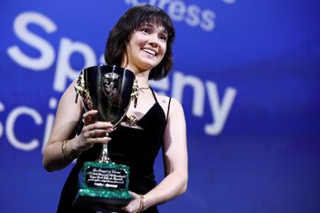 Cailee Spaeny fue la ganadora de la Copa Volpi a la mejor actriz. (Créditos: REUTERS/Guglielmo Mangiapane)