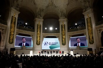 Vance durante su alocución en