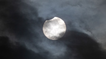 Luna nueva y eclipse solar: