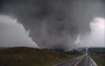 El clima severo amenaza a ciudades clave de Estados Unidos como Chicago, Kansas City y Tulsa con tornados y frío invernal
