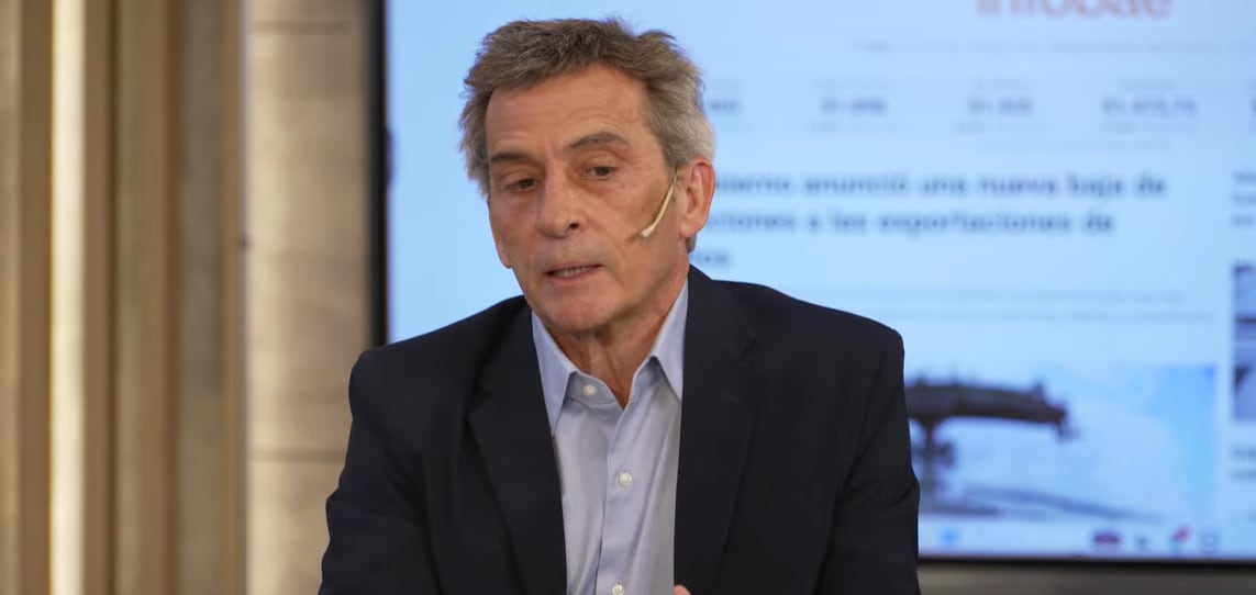 El economista enfatizó la necesidad de políticas previsibles y de acumulación de reservas para generar confianza inversora