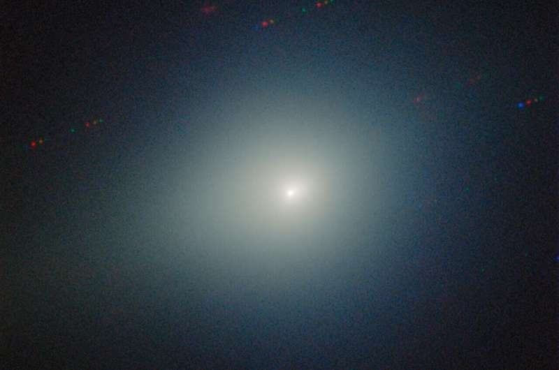 Imagen captada por Gemini Norte del cometa 3I/ATLAS mostrando un resplandor verdoso en su atmósfera NSF NOIRLab